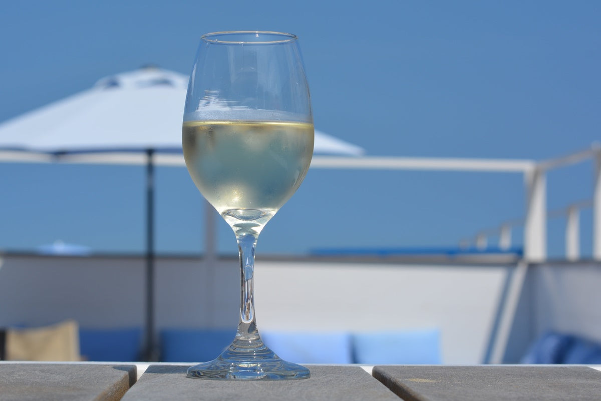 I vini bianchi perfetti per l'estate: ecco quali scegliere